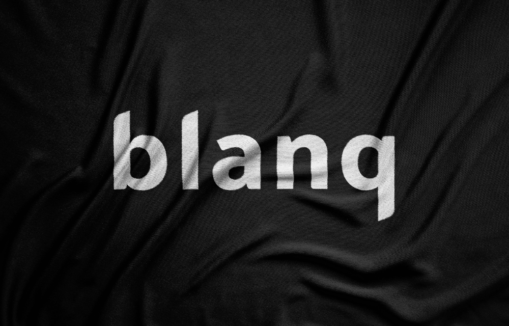 blanq Logo auf einer Flagge.